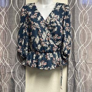 Sienna Sky floral blouse/top size small. Beautiful & In great condition.